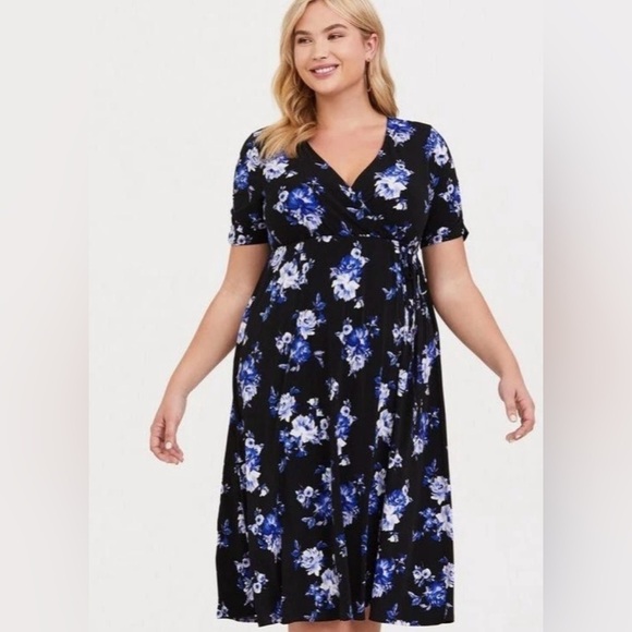torrid Dresses & Skirts - Torrid Blue & Black Floral Faux-Wrap Midi Dress - Size 1X